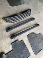 Toyota Sienna Gen3 2011-2020 roof rack crossbars, Grill, floor Mats.