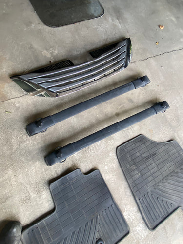 Toyota Sienna Gen3 2011-2020 roof rack crossbars, Grill, floor Mats.