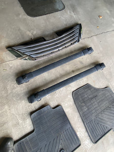Toyota Sienna Gen3 2011-2020 roof rack crossbars, Grill, floor Mats.